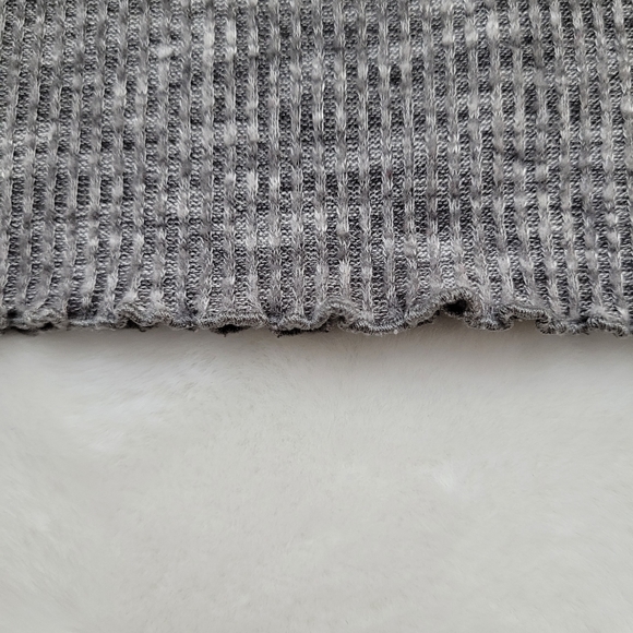 AMERICAN EAGLE Crop Top with Ruffled Edges (Medium) - Picture 7 of 8